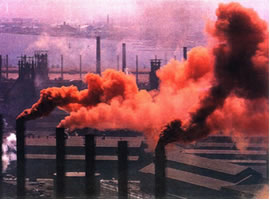 Lançamento de gases poluentes na atmosfera